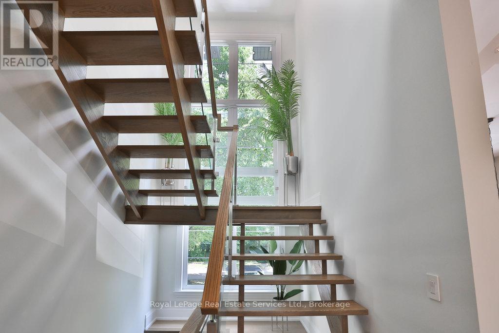 182 Charnwood Drive, Oakville, Ontario L6J 5H1 - Photo 21 - W12249941