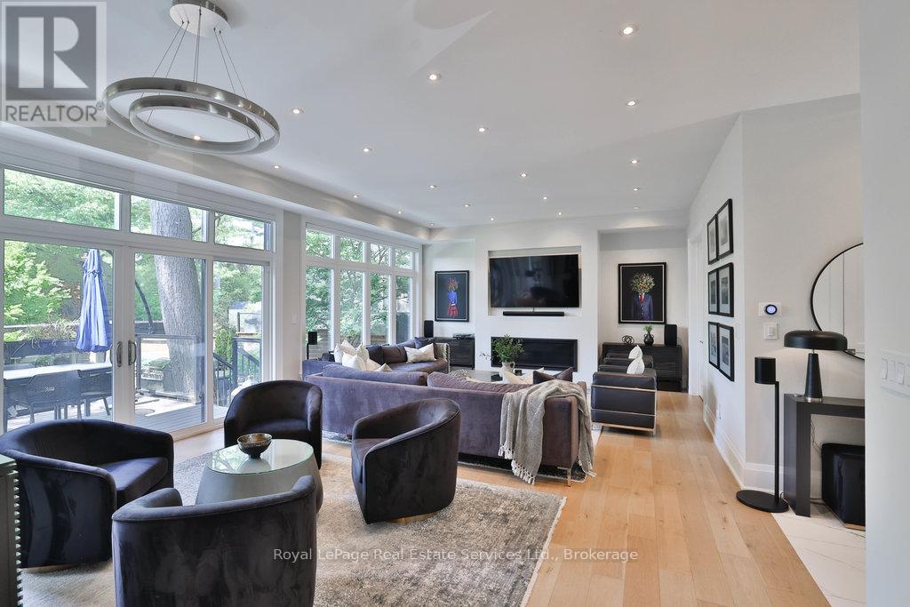 182 Charnwood Drive, Oakville, Ontario L6J 5H1 - Photo 8 - W12249941