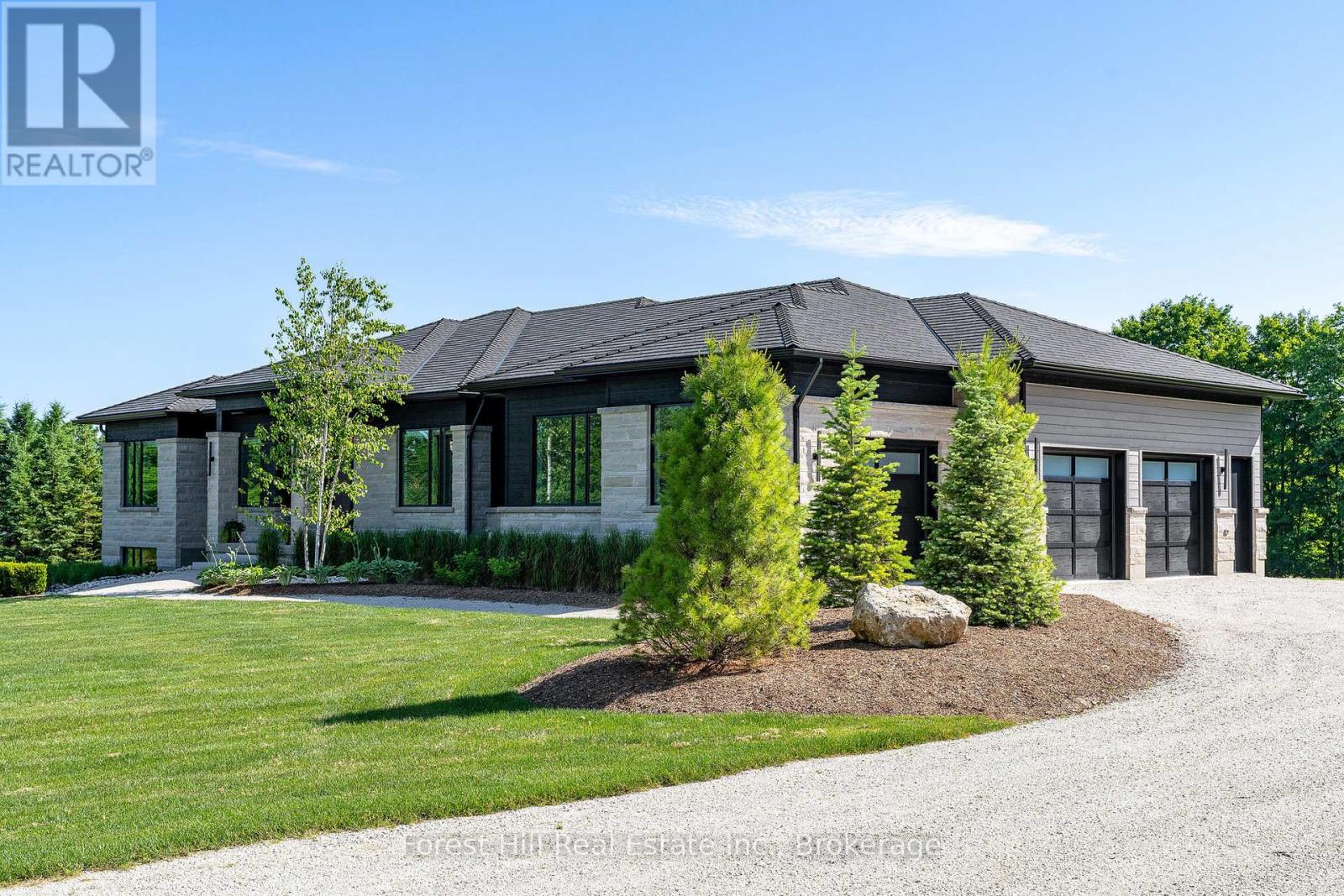 147 Blue Jay Crescent, Grey Highlands, Ontario  N0C 1H0 - Photo 3 - X12249951