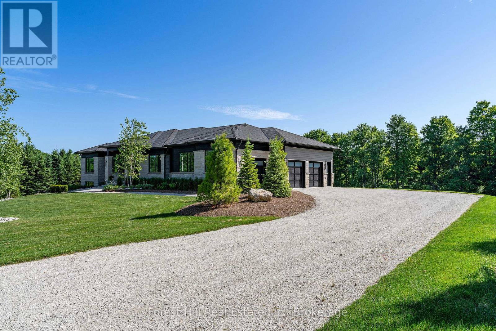 147 Blue Jay Crescent, Grey Highlands, Ontario  N0C 1H0 - Photo 4 - X12249951