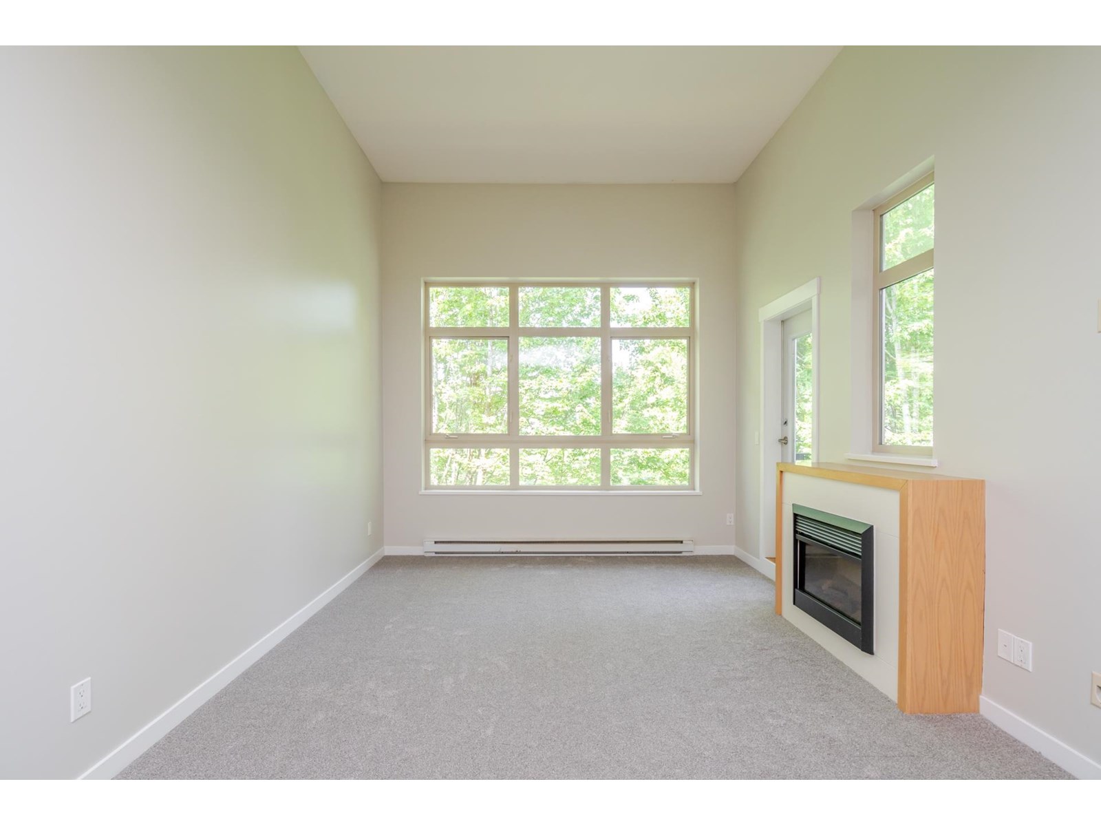 Property at 428 15988 26TH AVENUE image 3