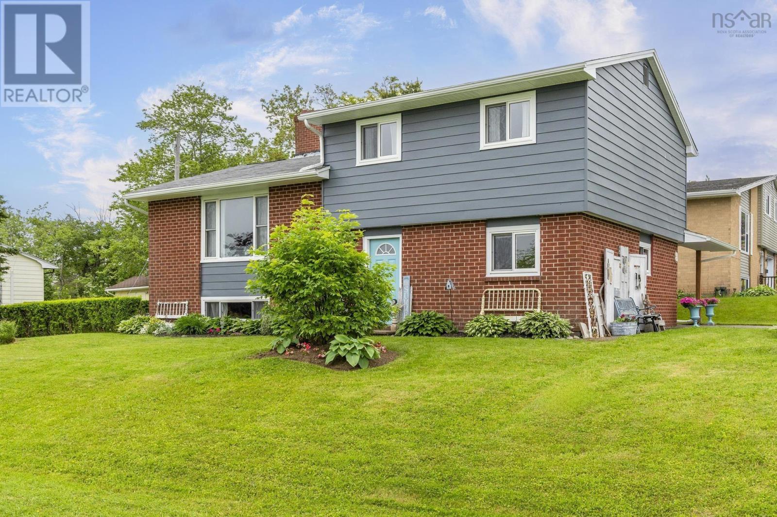 Property at 8 Hardisty Court image 2