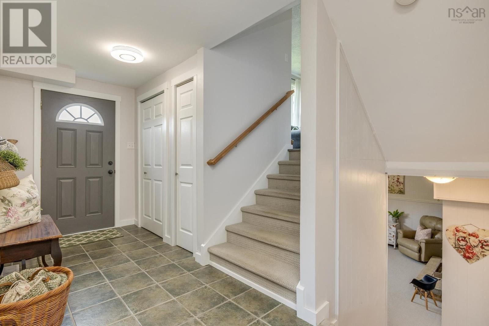 Property at 8 Hardisty Court image 4