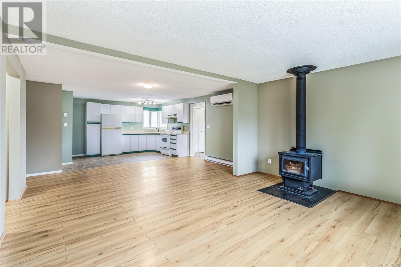 Property at 840 Oakley St image 3