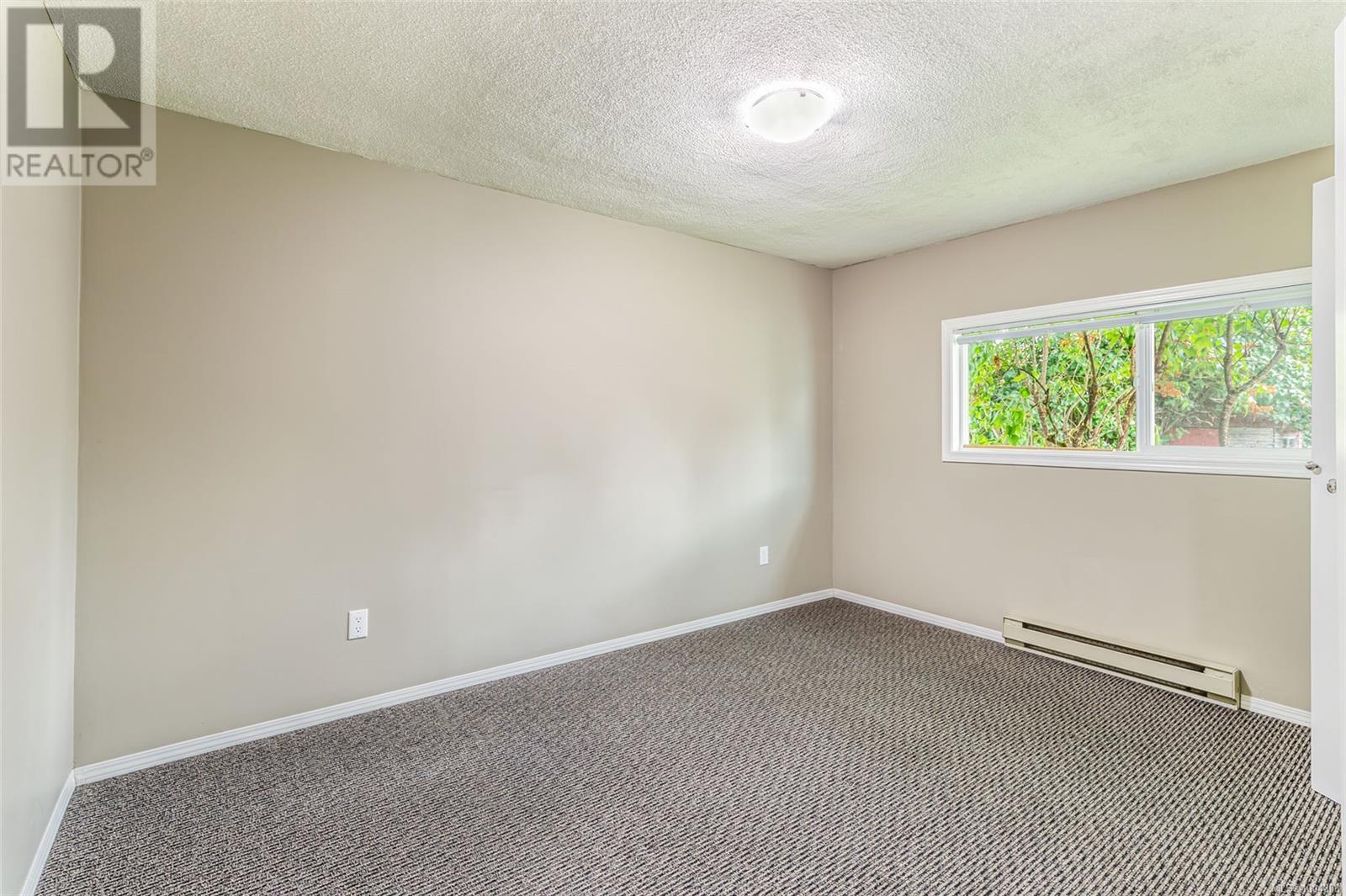 Property at 840 Oakley St image 4