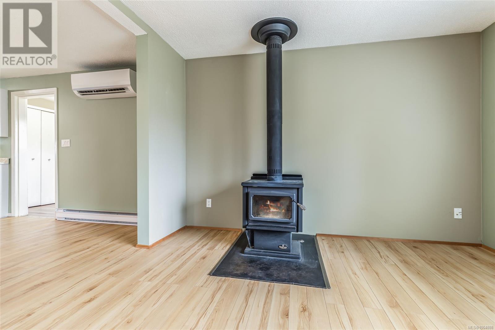 Property at 840 Oakley St image 5