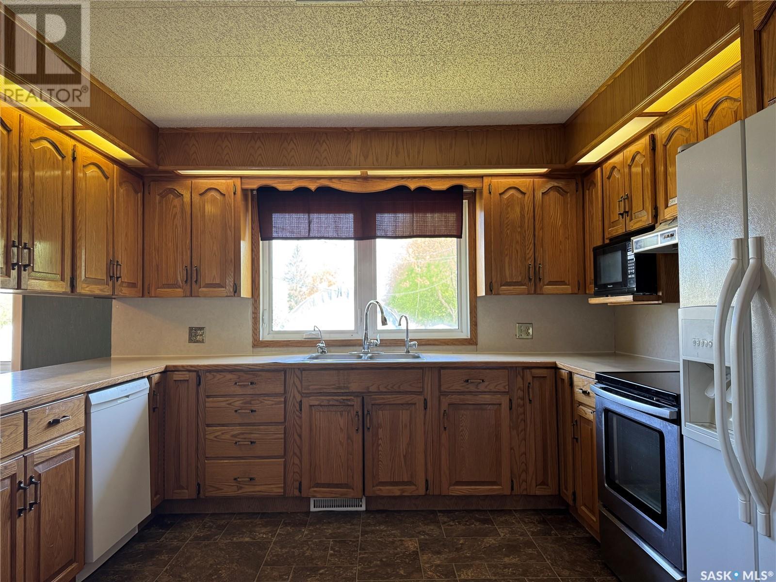Property at 409 3rd AVENUE image 2