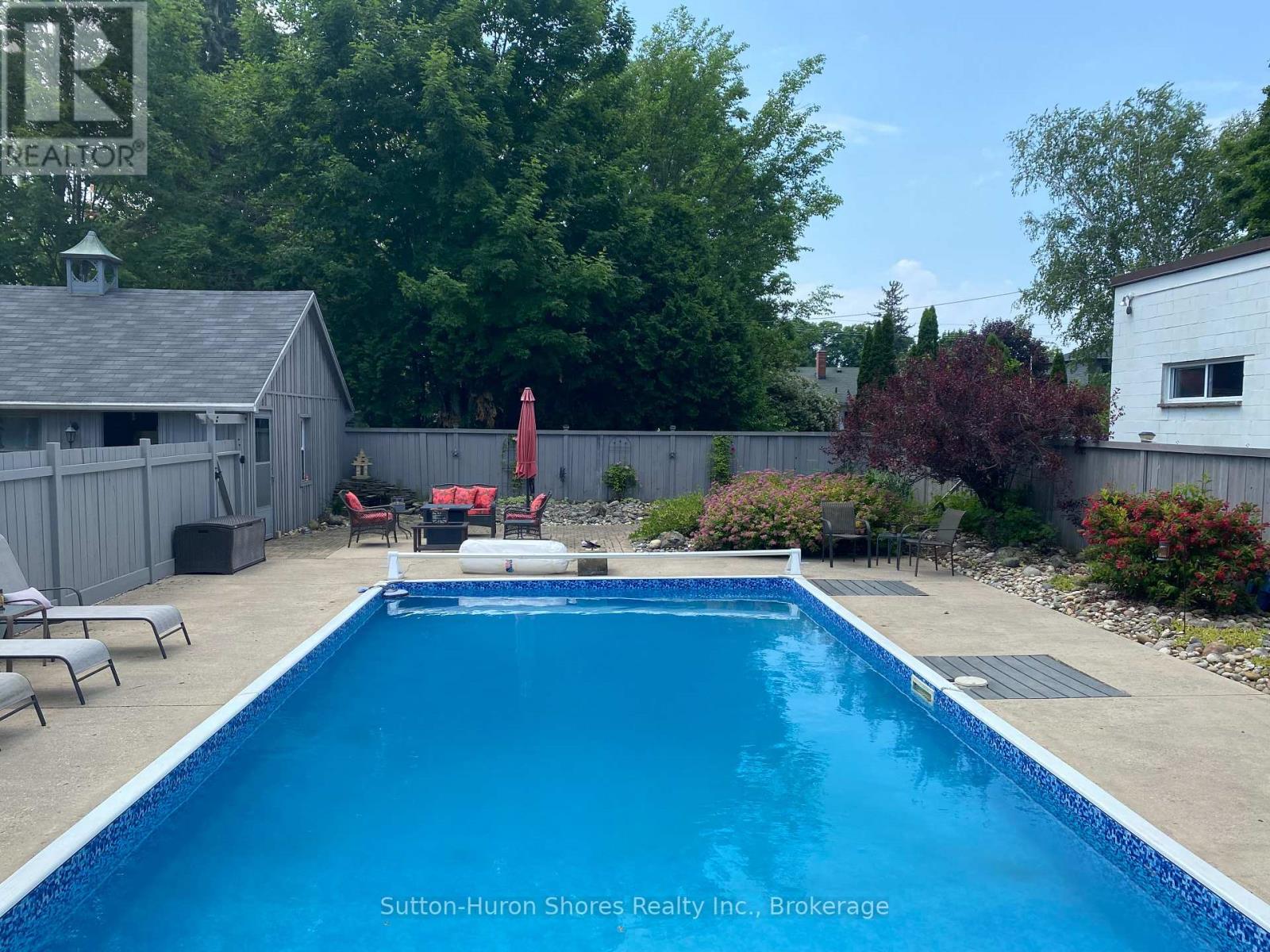 668 Gustavus Street, Saugeen Shores, Ontario  N0H 2C0 - Photo 49 - X12249897