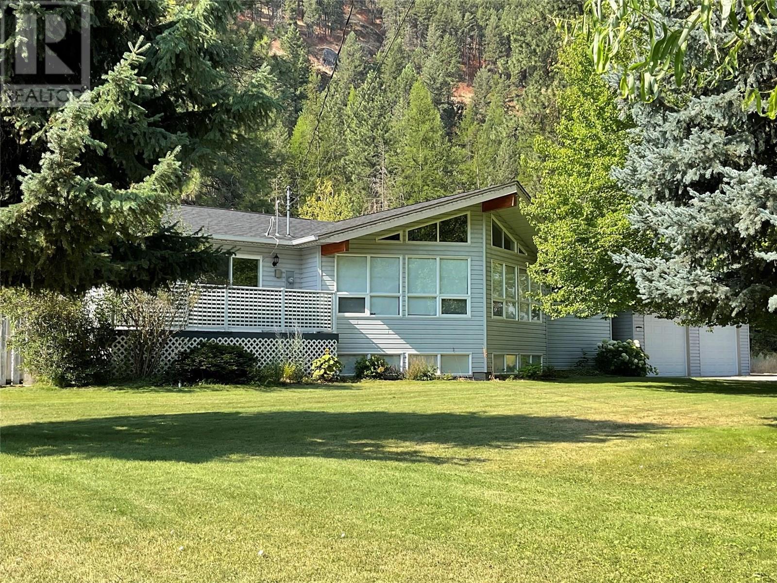706 CENTRAL Avenue, Midway, British Columbia