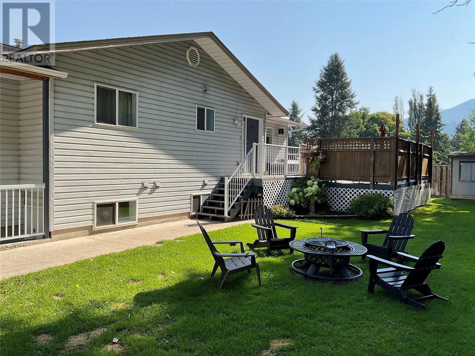 706 Central Avenue, Midway, British Columbia  V0H 1M0 - Photo 15 - 10354052