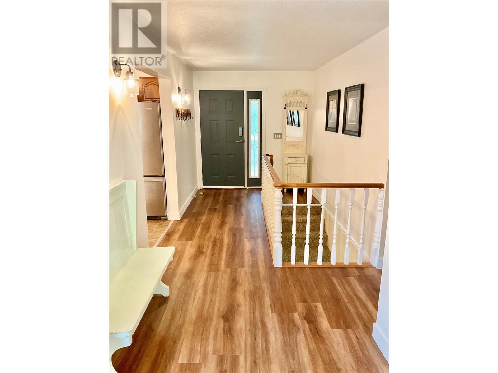 706 Central Avenue, Midway, British Columbia  V0H 1M0 - Photo 25 - 10354052