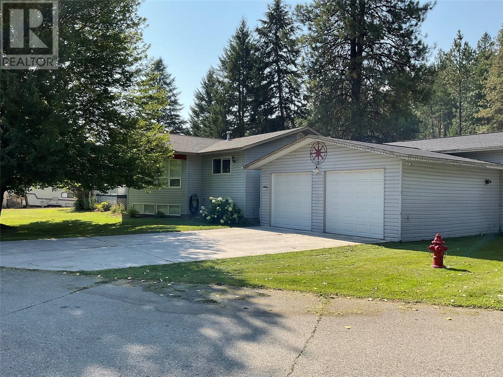 706 Central Avenue, Midway, British Columbia  V0H 1M0 - Photo 3 - 10354052