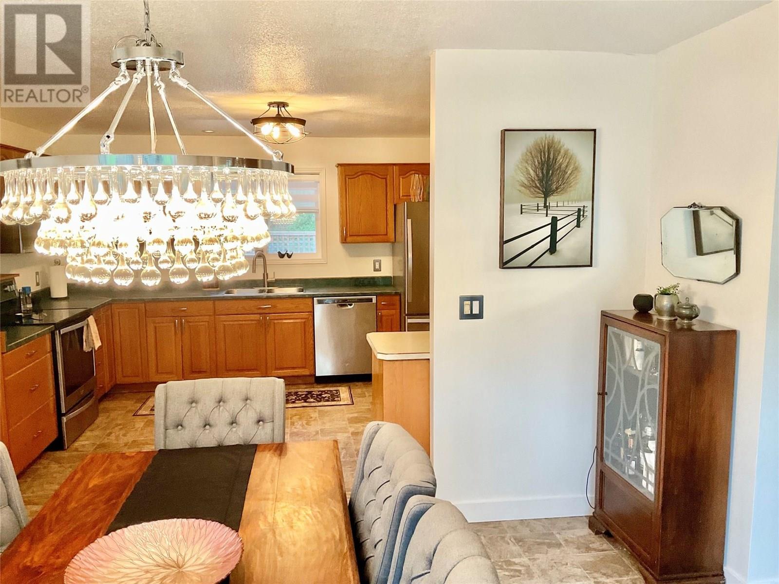 706 Central Avenue, Midway, British Columbia  V0H 1M0 - Photo 32 - 10354052