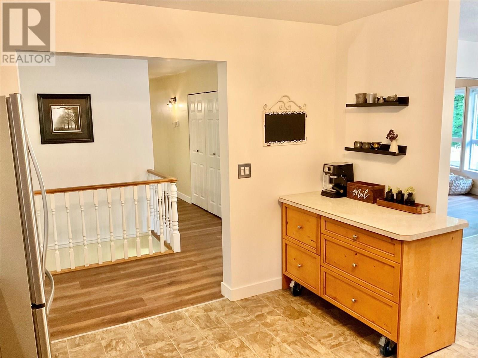 706 Central Avenue, Midway, British Columbia  V0H 1M0 - Photo 36 - 10354052