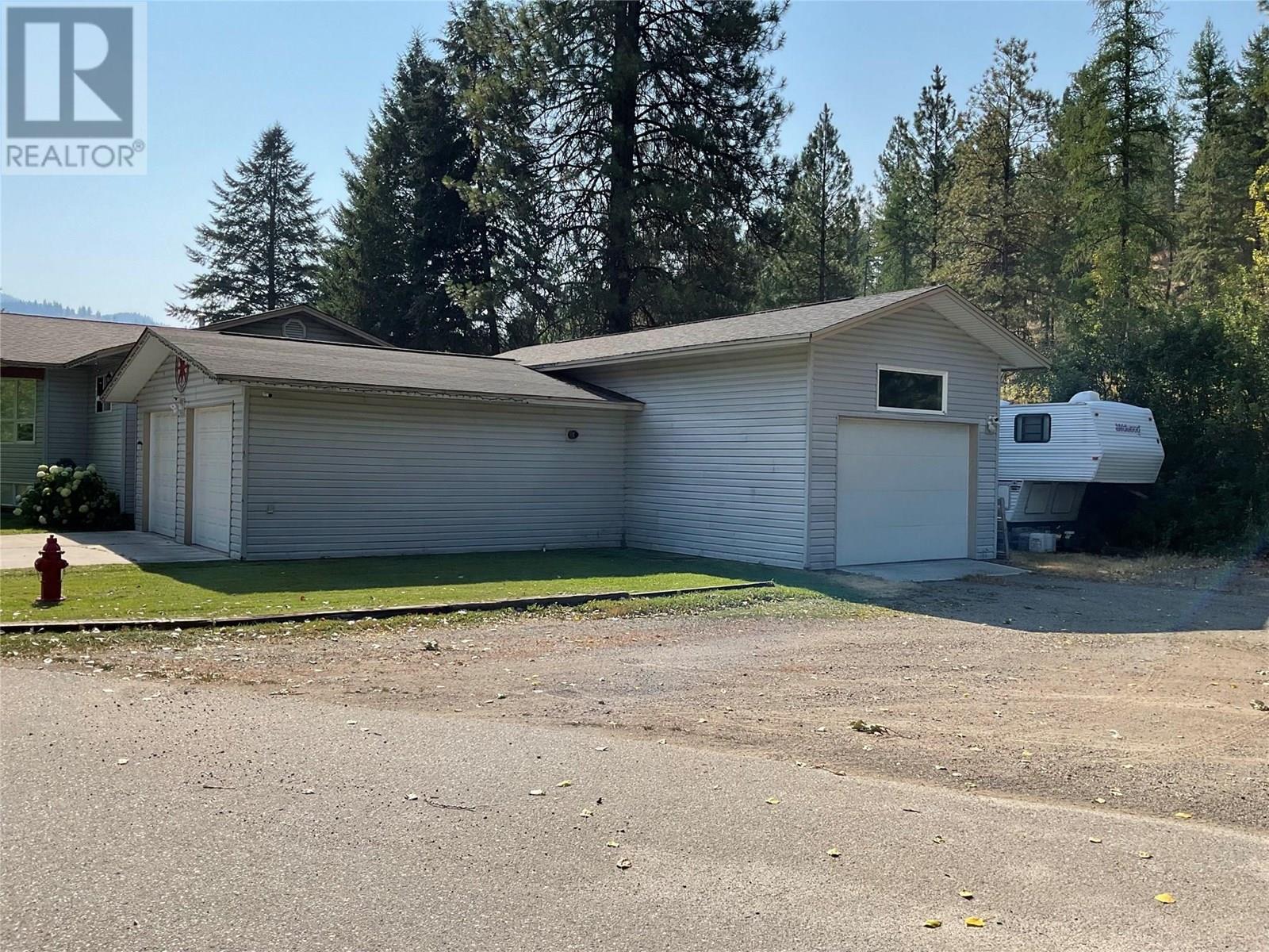 706 Central Avenue, Midway, British Columbia  V0H 1M0 - Photo 4 - 10354052