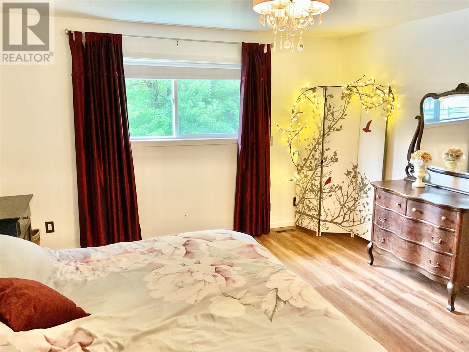 706 Central Avenue, Midway, British Columbia  V0H 1M0 - Photo 43 - 10354052