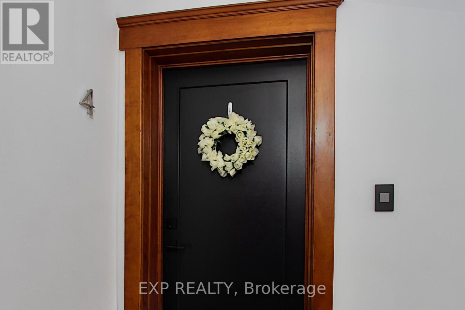 Property at 4 - 130 WINDSOR CRESCENT image 4
