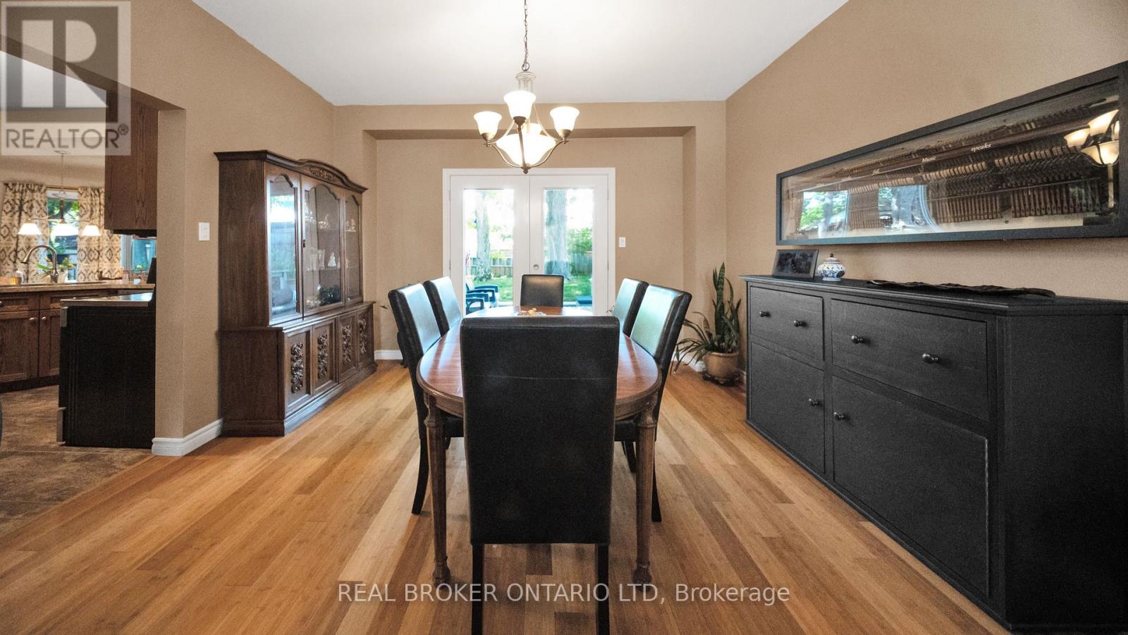 427 Olde Village Lane, Shelburne, Ontario  L0N 1S2 - Photo 11 - X12250096