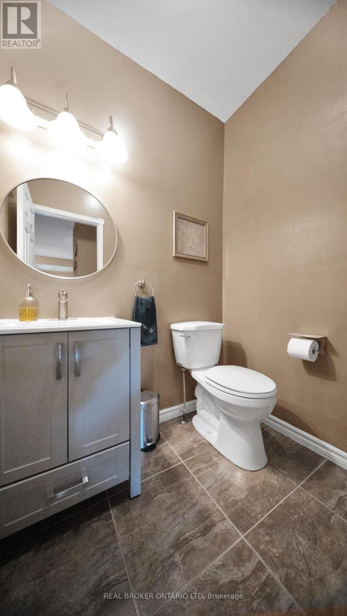 427 Olde Village Lane, Shelburne, Ontario  L0N 1S2 - Photo 17 - X12250096