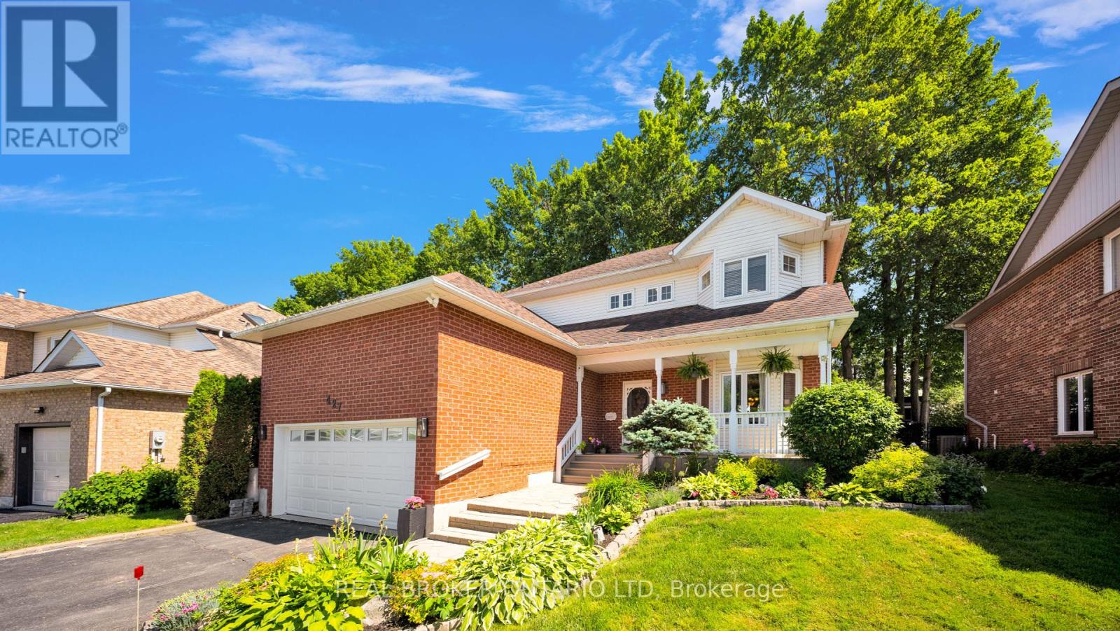 427 Olde Village Lane, Shelburne, Ontario  L0N 1S2 - Photo 2 - X12250096