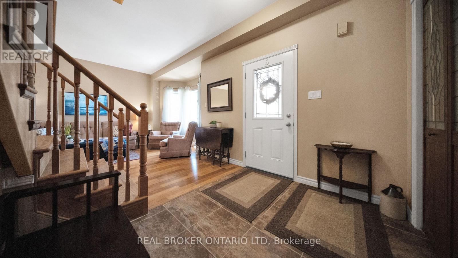 427 Olde Village Lane, Shelburne, Ontario  L0N 1S2 - Photo 4 - X12250096