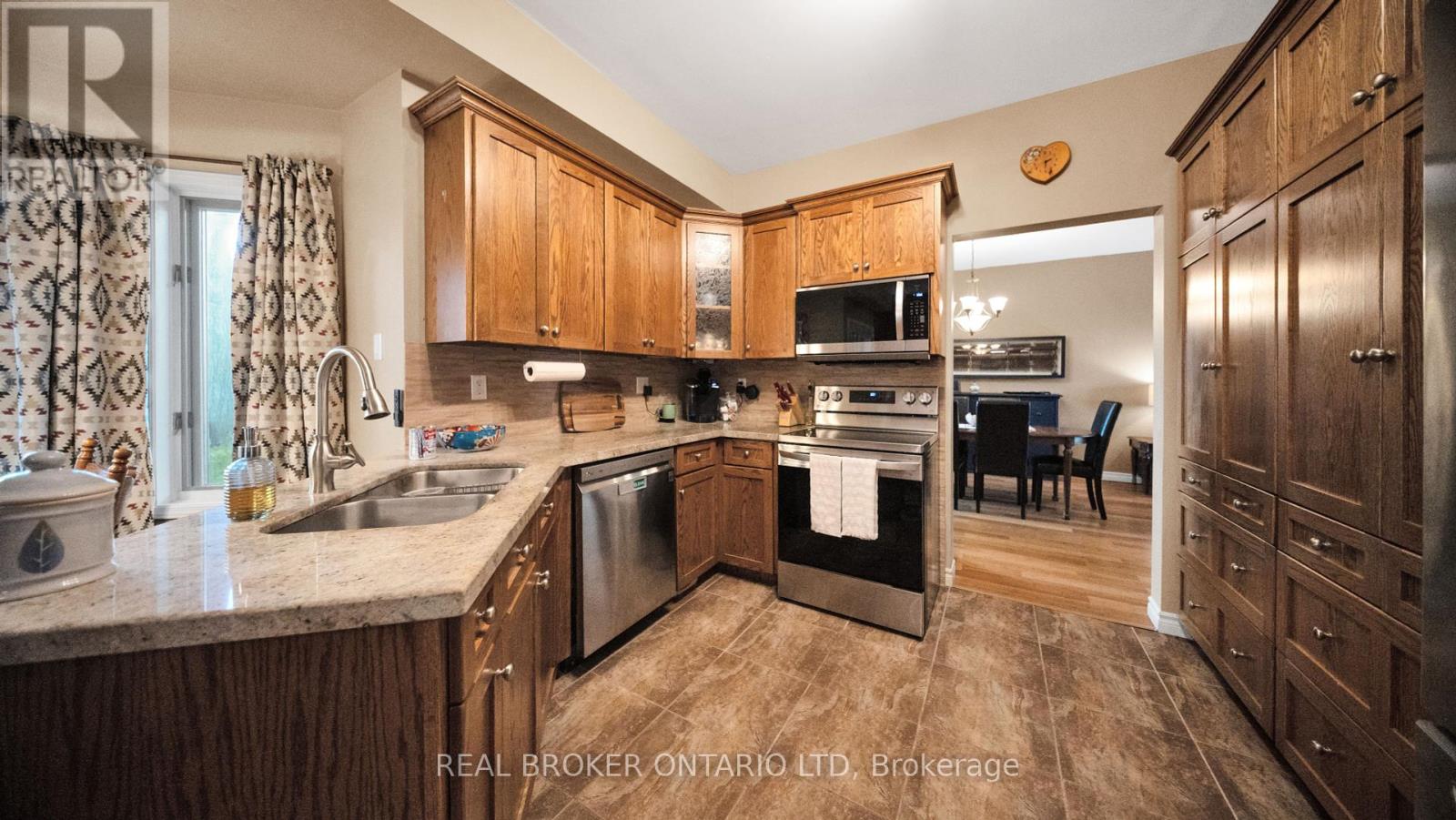 427 Olde Village Lane, Shelburne, Ontario  L0N 1S2 - Photo 6 - X12250096