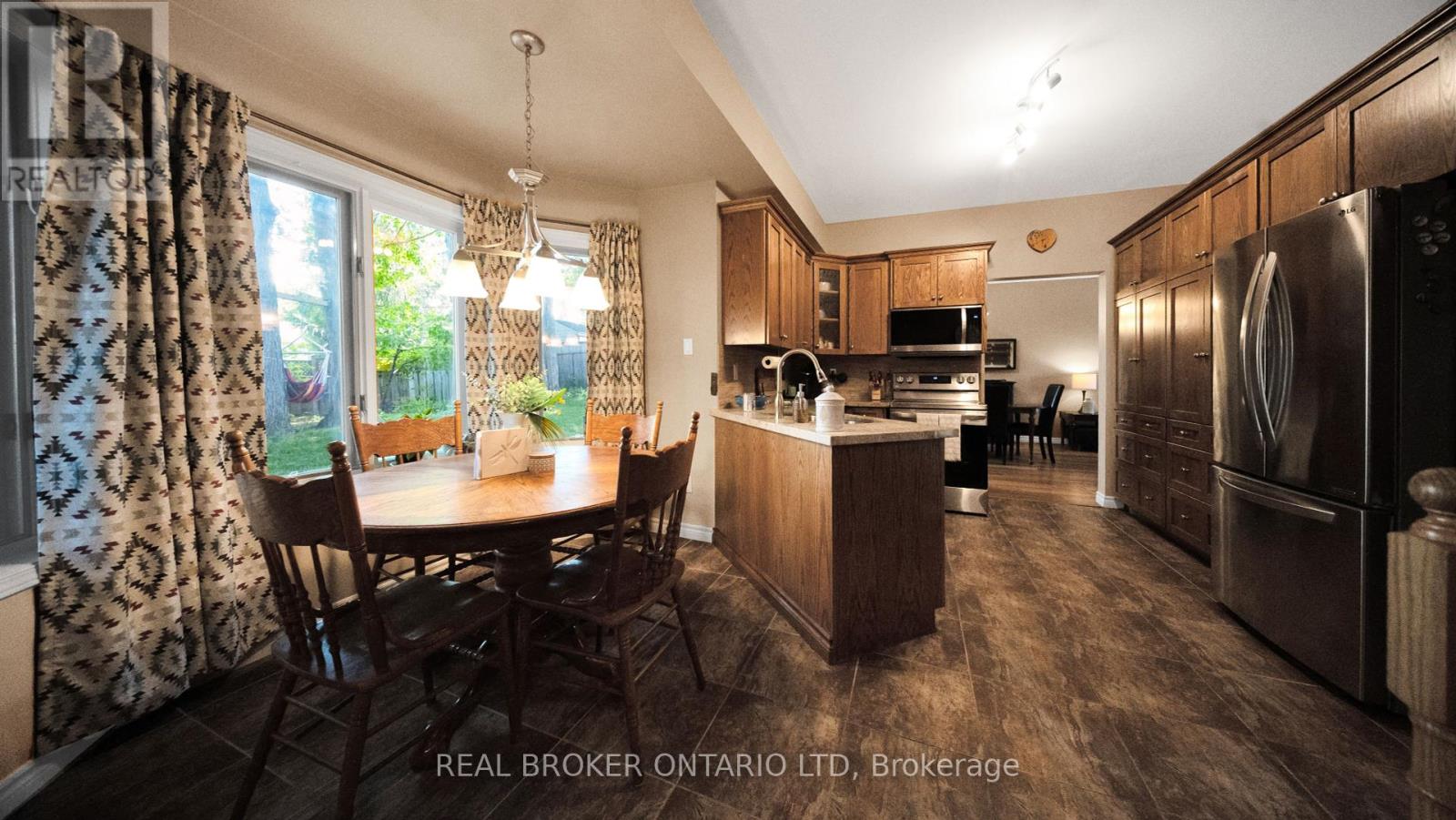 427 Olde Village Lane, Shelburne, Ontario  L0N 1S2 - Photo 8 - X12250096