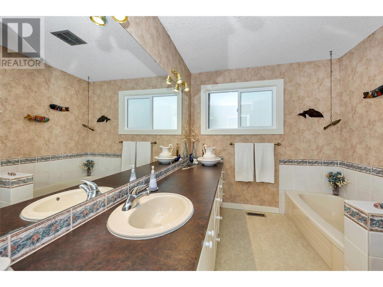 Property at 7870 Tronson Road image 3
