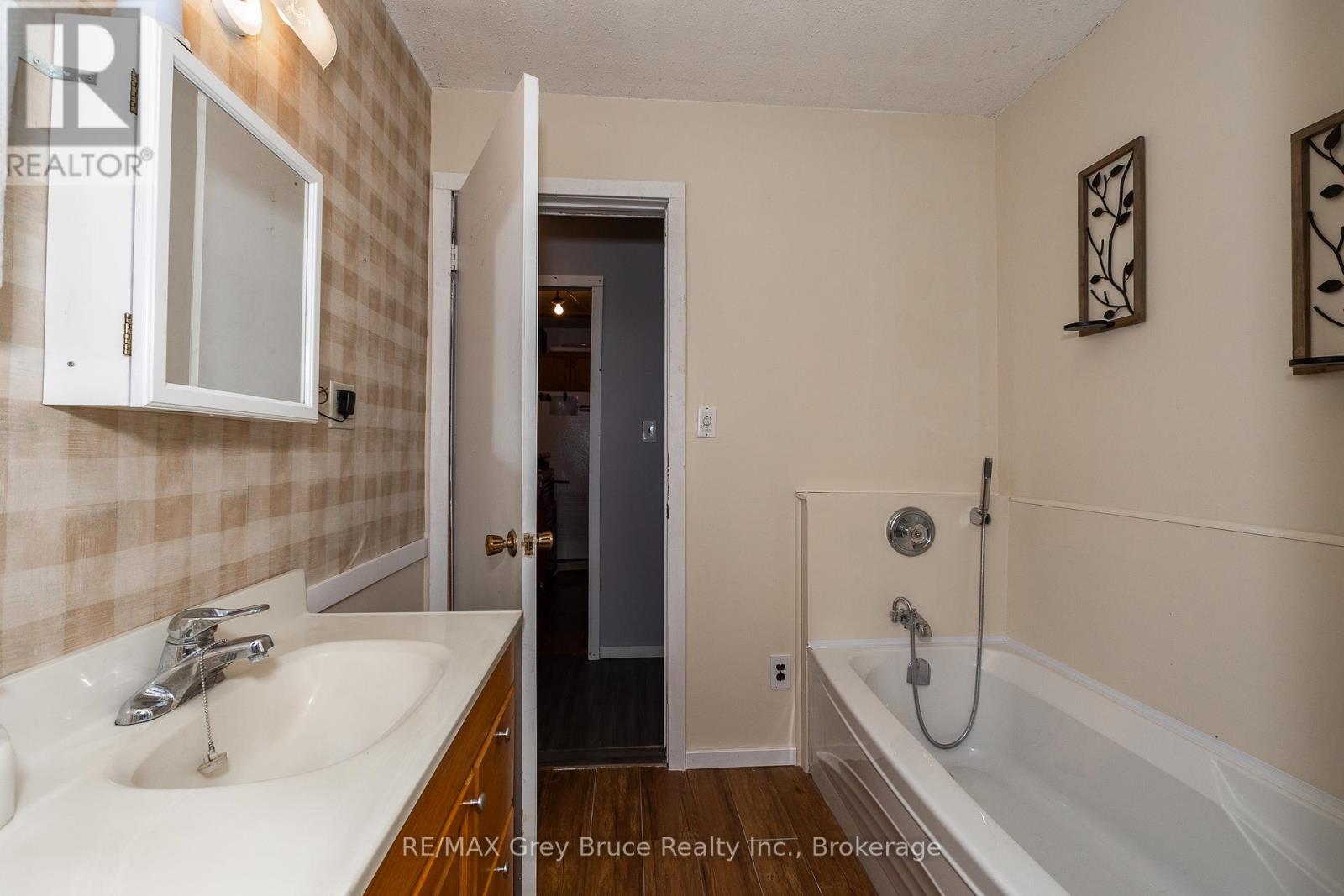 283 6 Concession, Arran-Elderslie, Ontario  N0H 2N0 - Photo 34 - X12250013