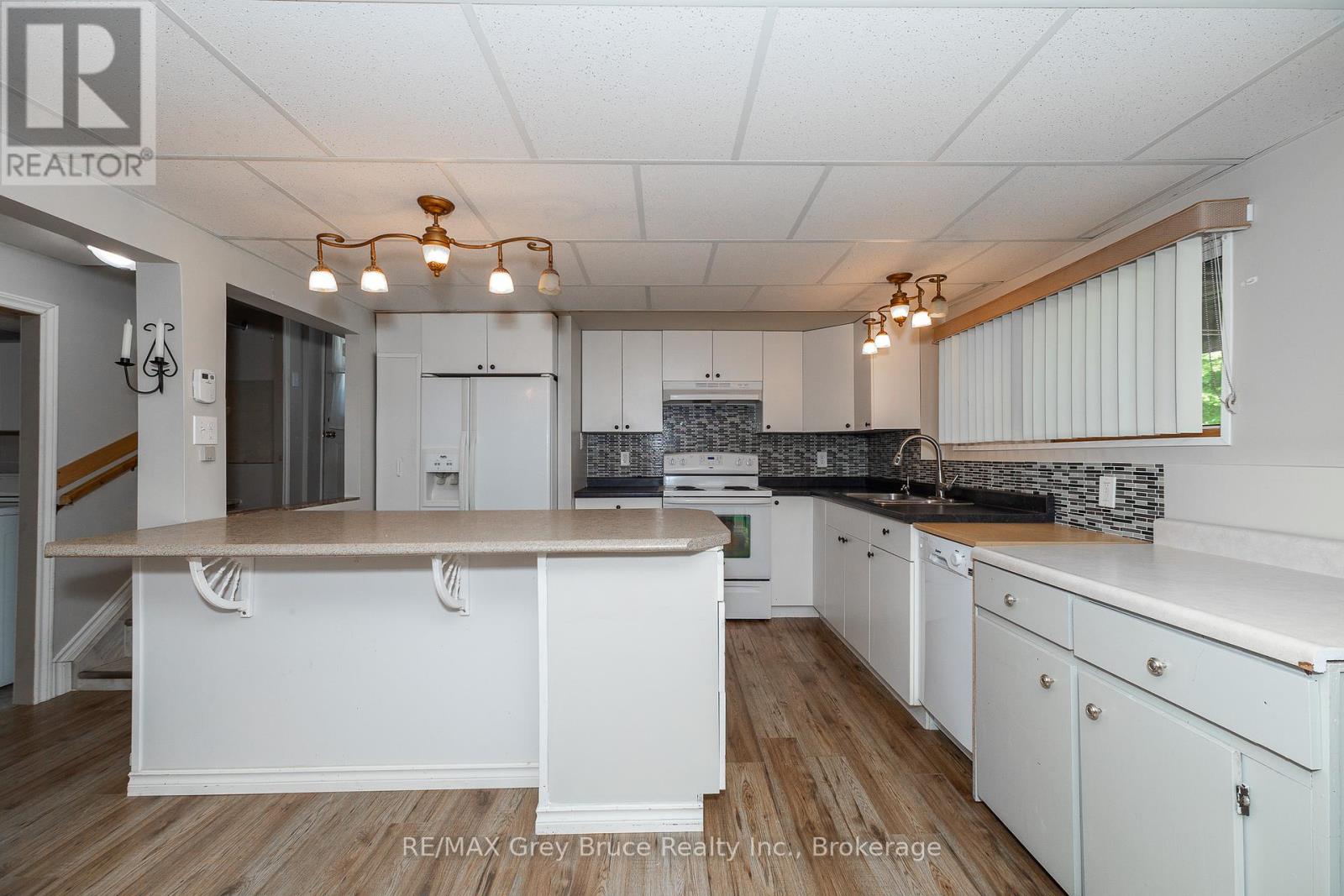 283 6 Concession, Arran-Elderslie, Ontario  N0H 2N0 - Photo 7 - X12250013