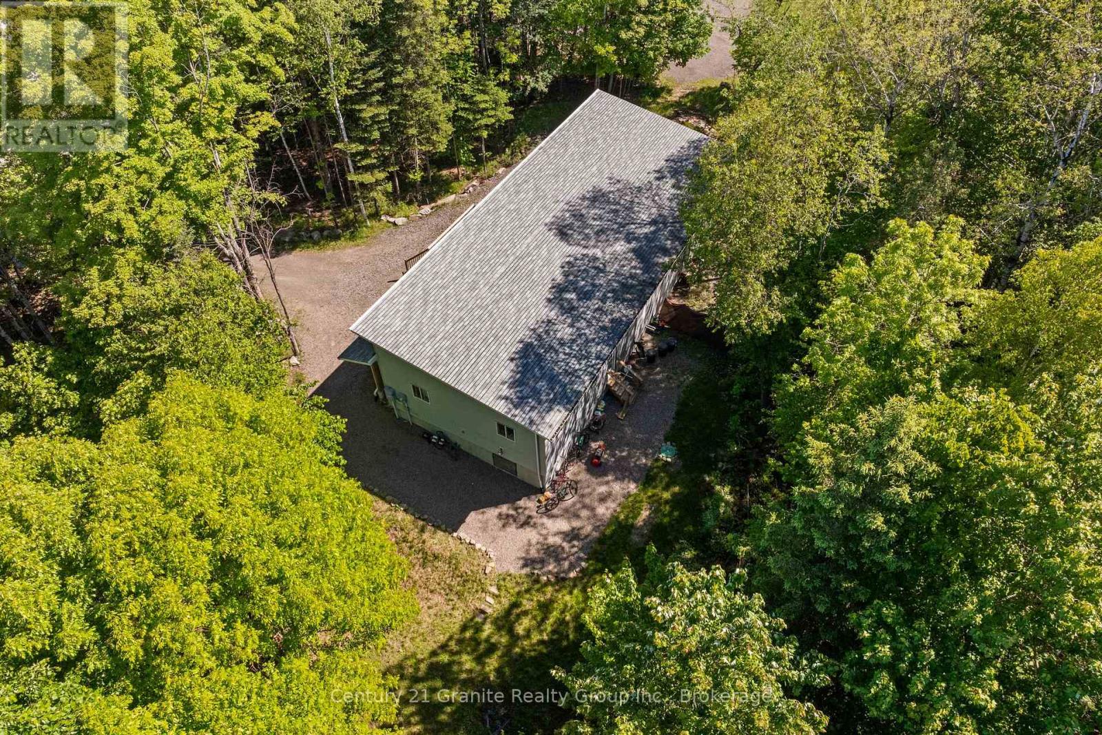 51 Farmcrest Avenue, Dysart Et Al, Ontario  K0M 1S0 - Photo 41 - X12250120