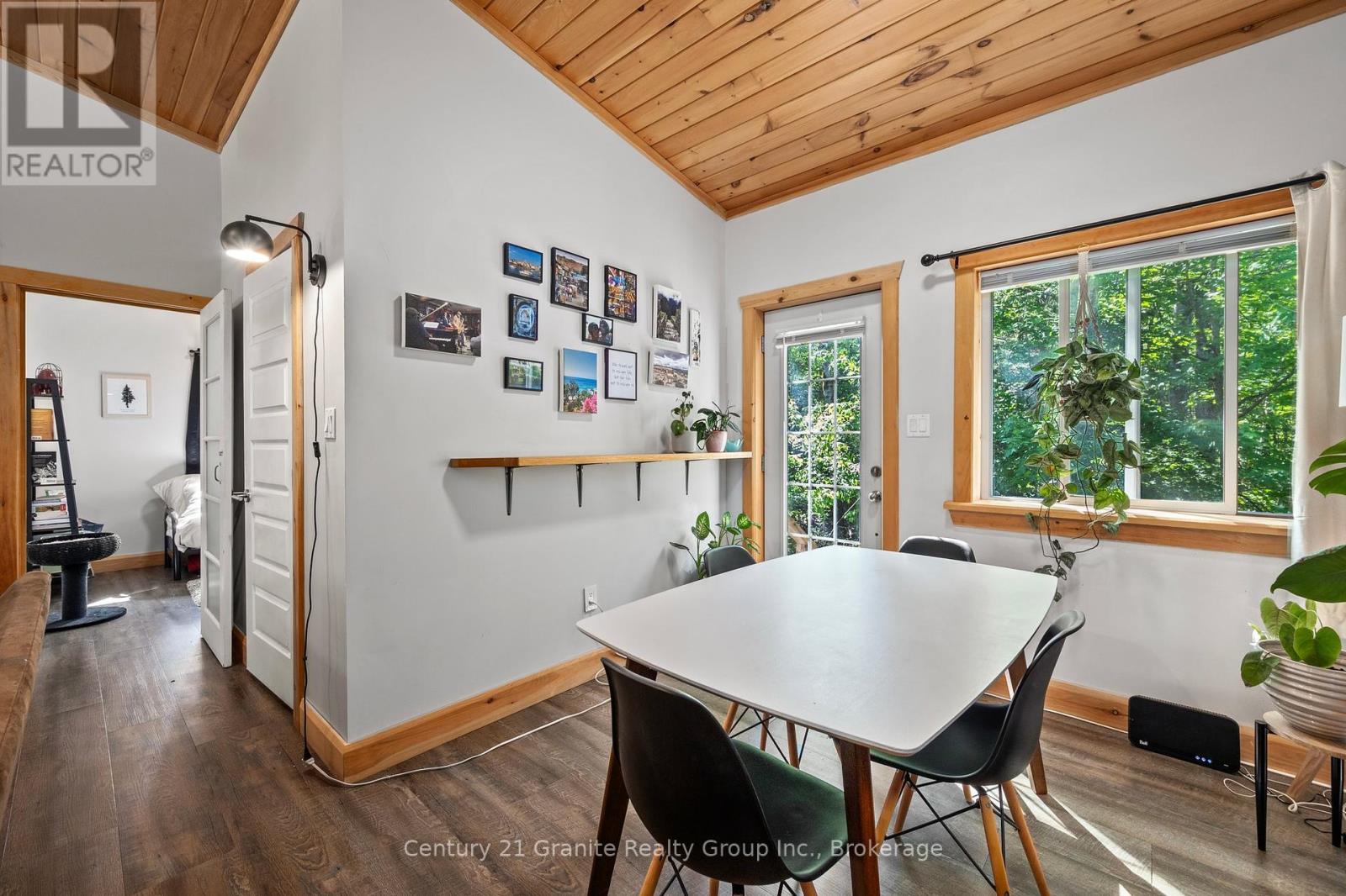 51 Farmcrest Avenue, Dysart Et Al, Ontario  K0M 1S0 - Photo 9 - X12250120