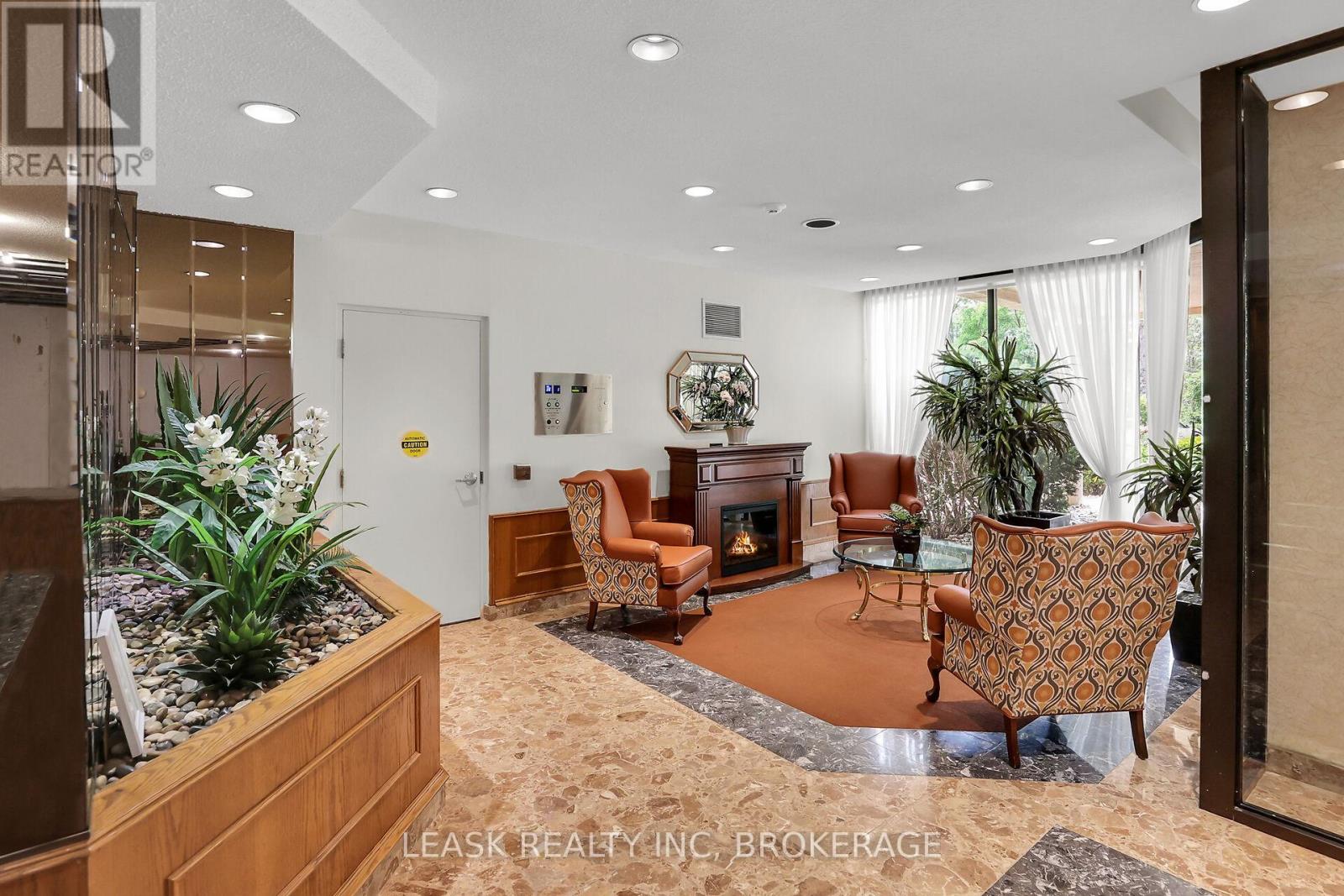 303 - 3 Towering Heights Boulevard, St. Catharines, Ontario  L2T 4A4 - Photo 2 - X12250056