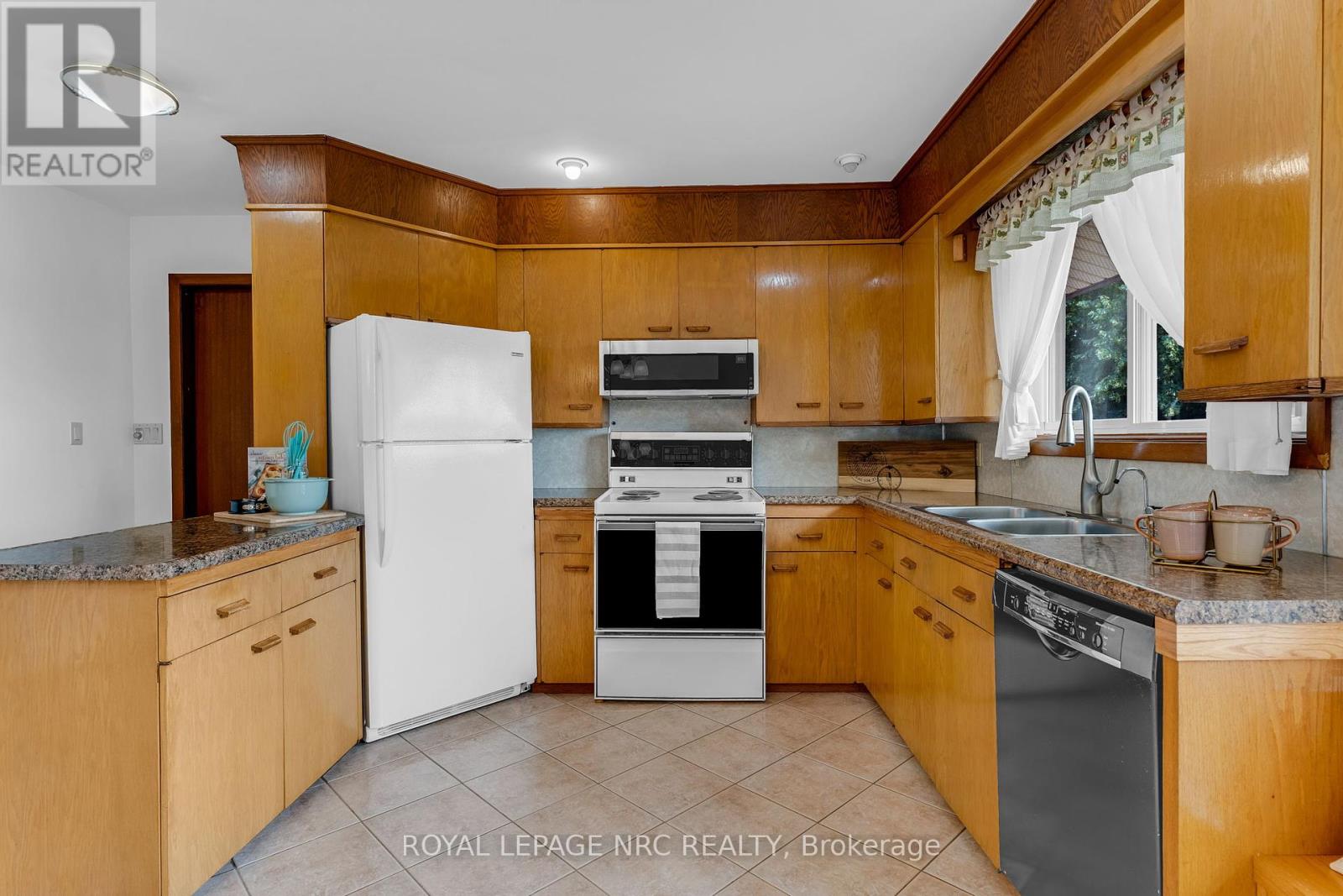 1310 Four Mile Creek Road, Niagara-On-The-Lake, Ontario  L0S 1J0 - Photo 16 - X12250132