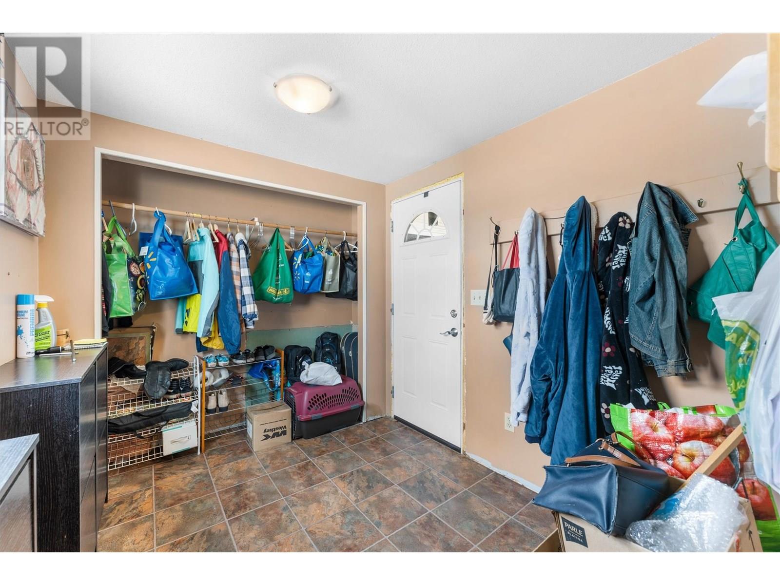 Property at 3381 Village Green Way Unit# 28 image 4