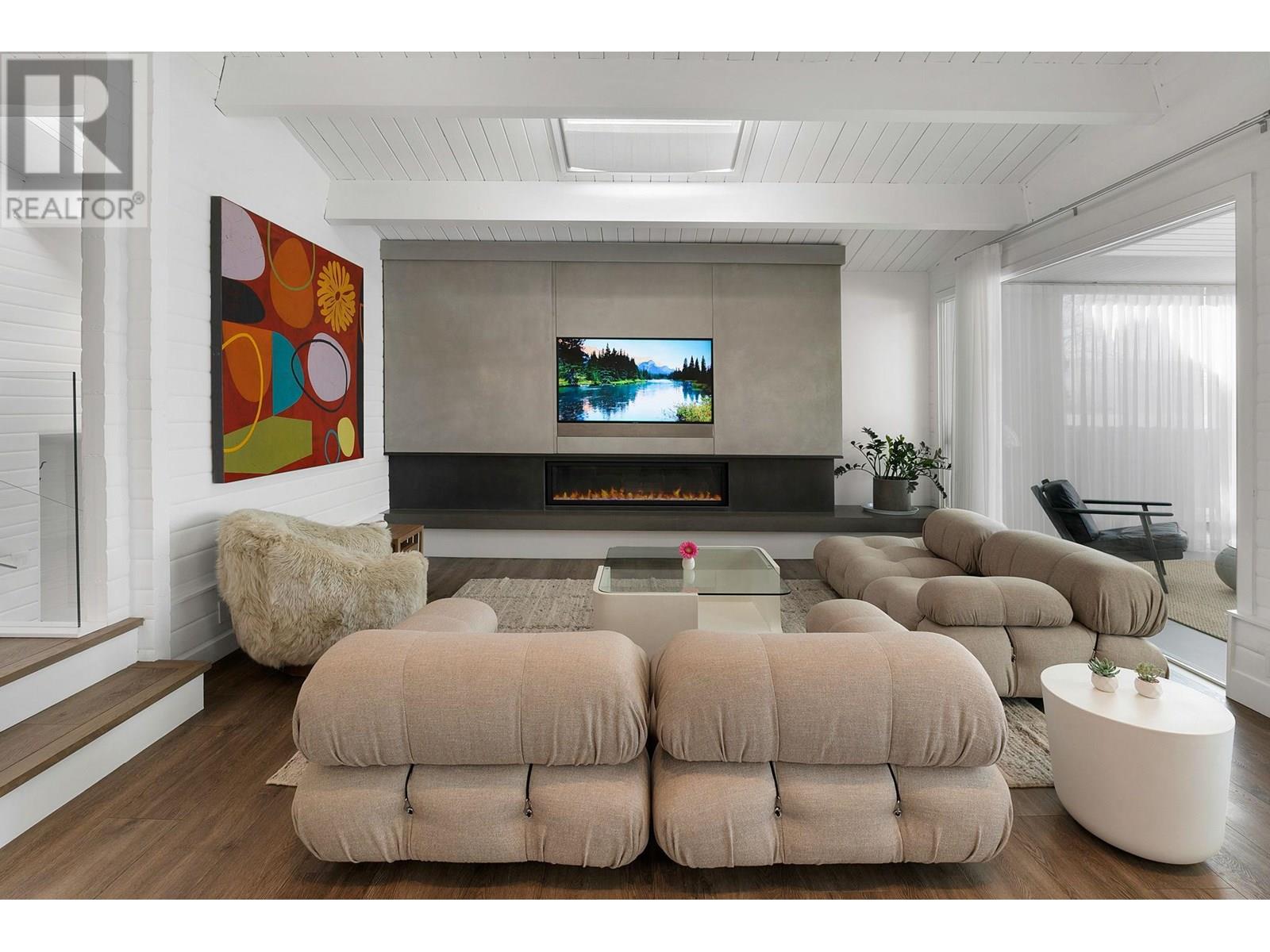 Property at 4110 Lakeshore Road image 4