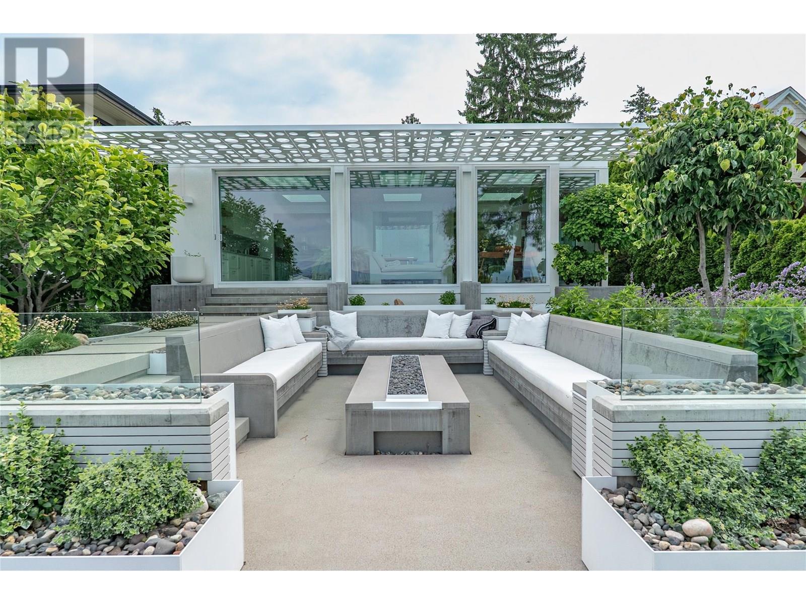 4110 Lakeshore Road, Kelowna, British Columbia  V1W 1V6 - Photo 2 - 10353783