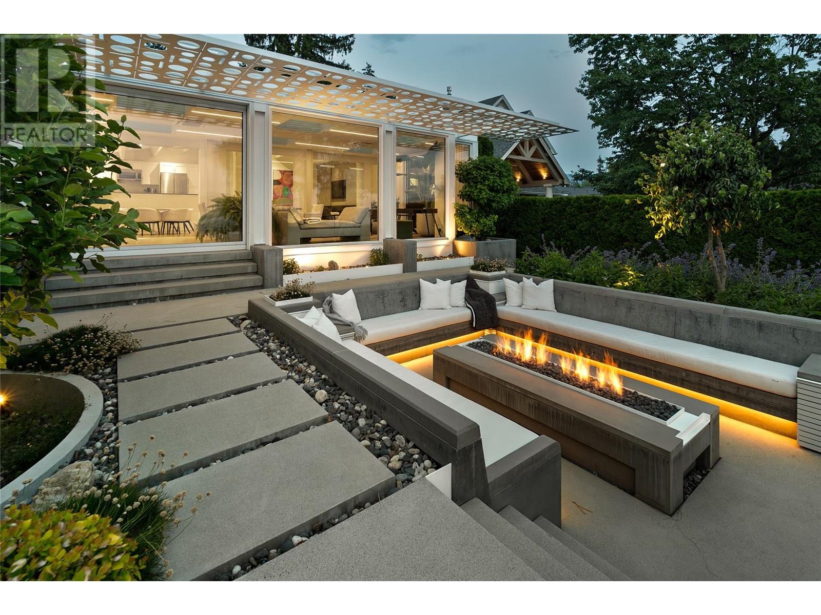 4110 Lakeshore Road, Kelowna, British Columbia  V1W 1V6 - Photo 3 - 10353783
