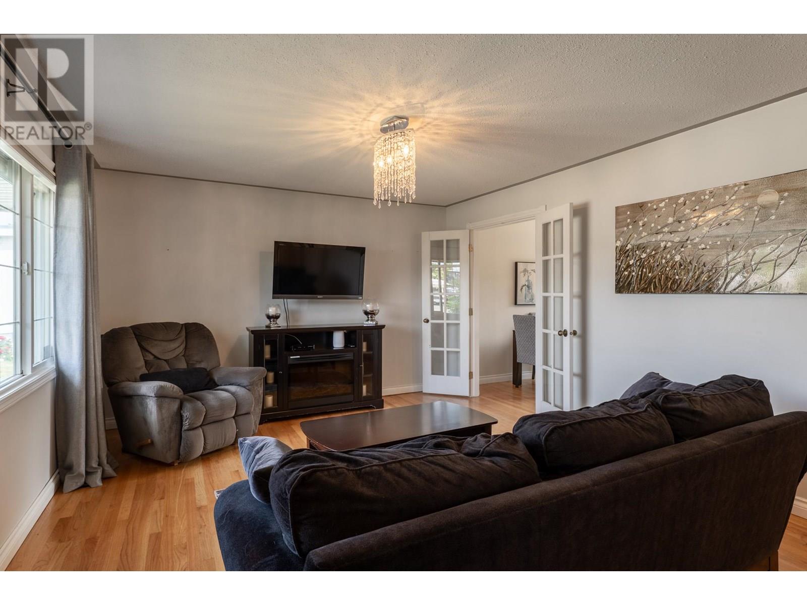 405 Macaden Court, Kelowna, British Columbia  V1X 2V1 - Photo 8 - 10353543