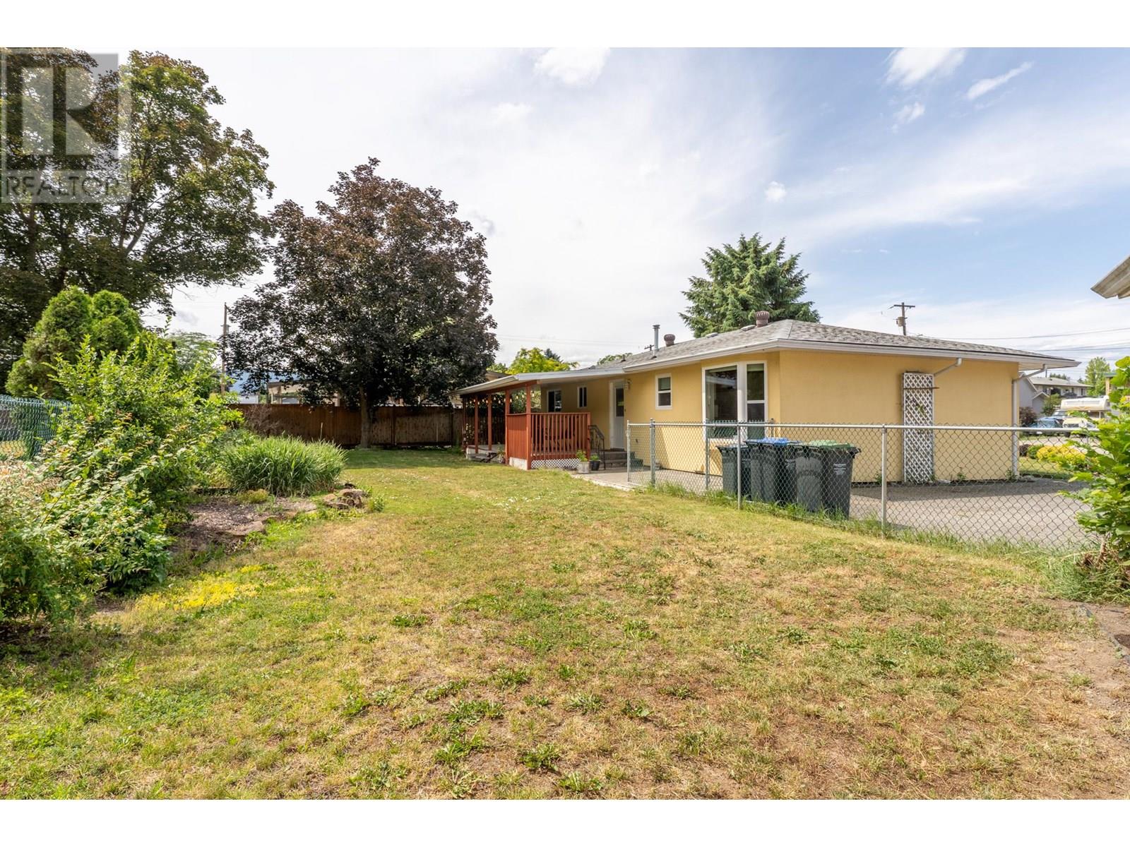 405 Macaden Court, Kelowna, British Columbia  V1X 2V1 - Photo 18 - 10353543