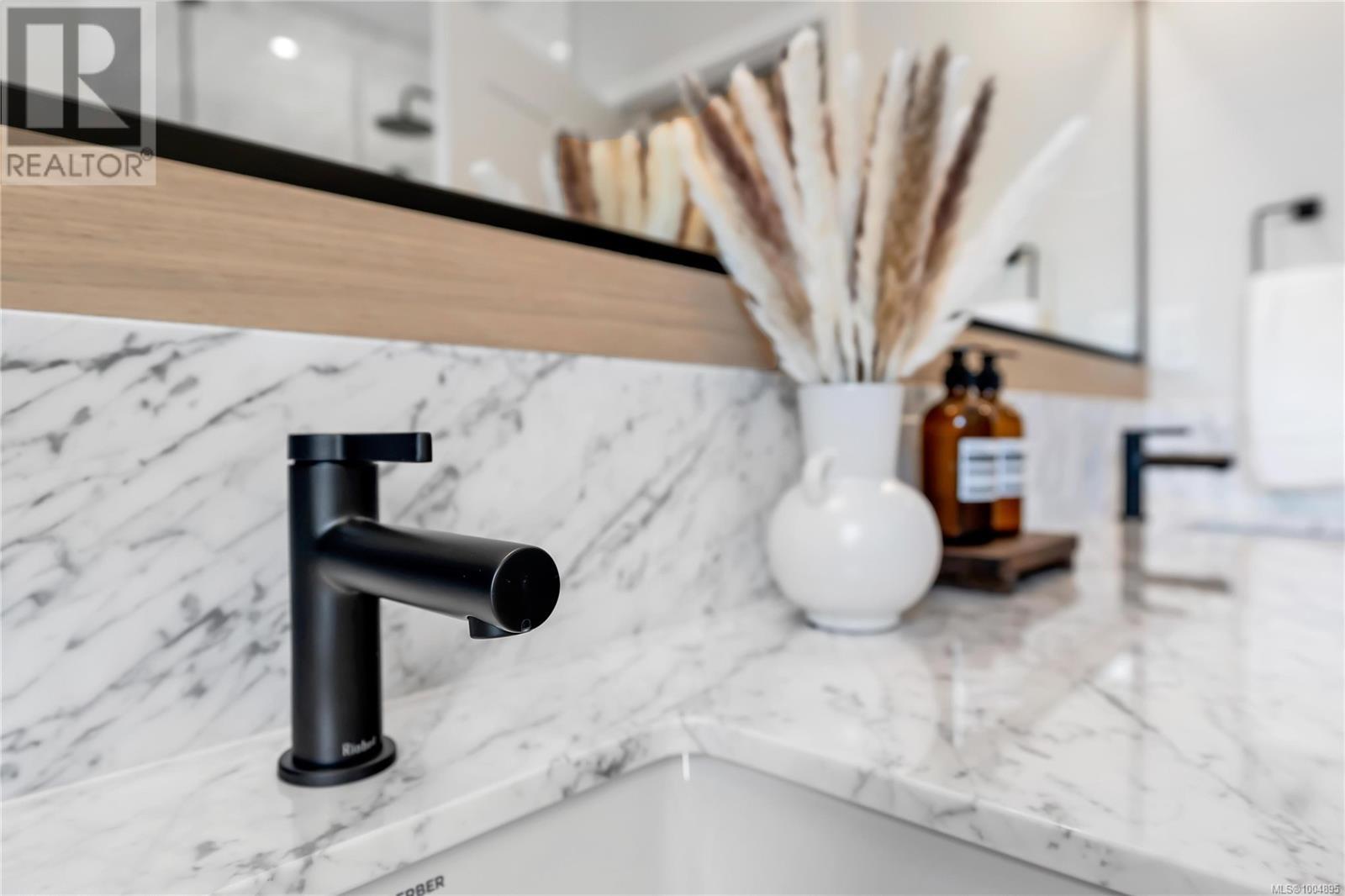 5 2590 Penrhyn St, Saanich, British Columbia V8N 1G3 - Photo 34 - 1004895