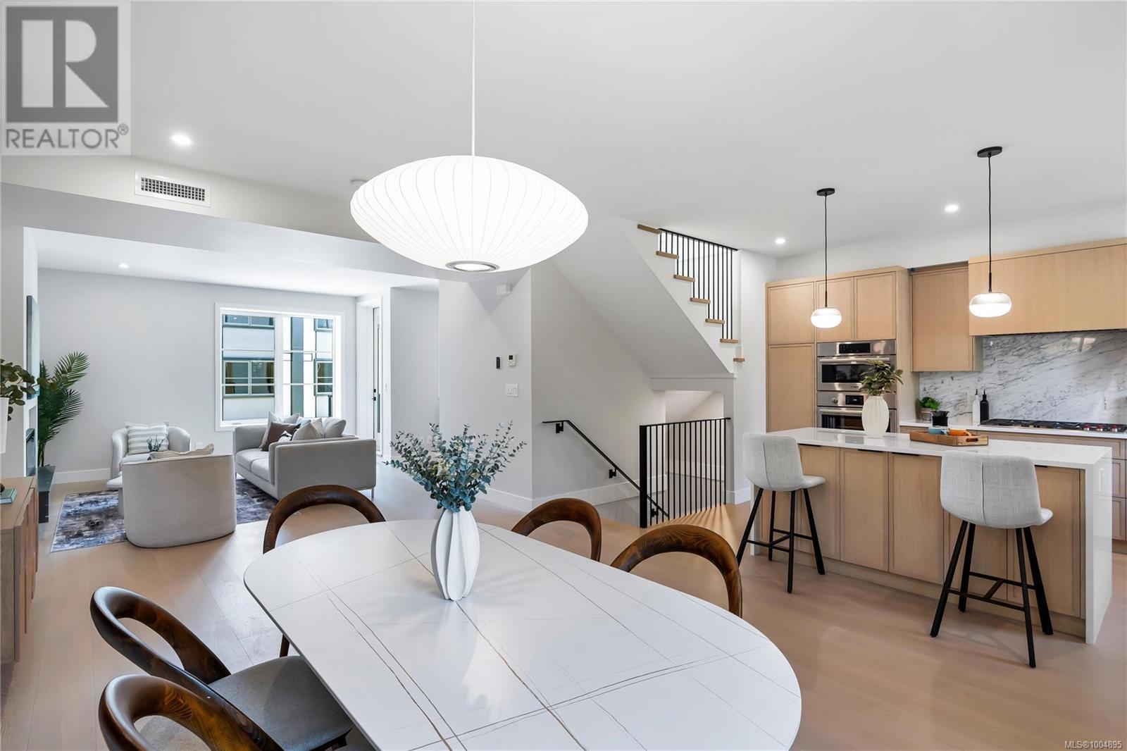 5 2590 Penrhyn St, Saanich, British Columbia V8N 1G3 - Photo 10 - 1004895