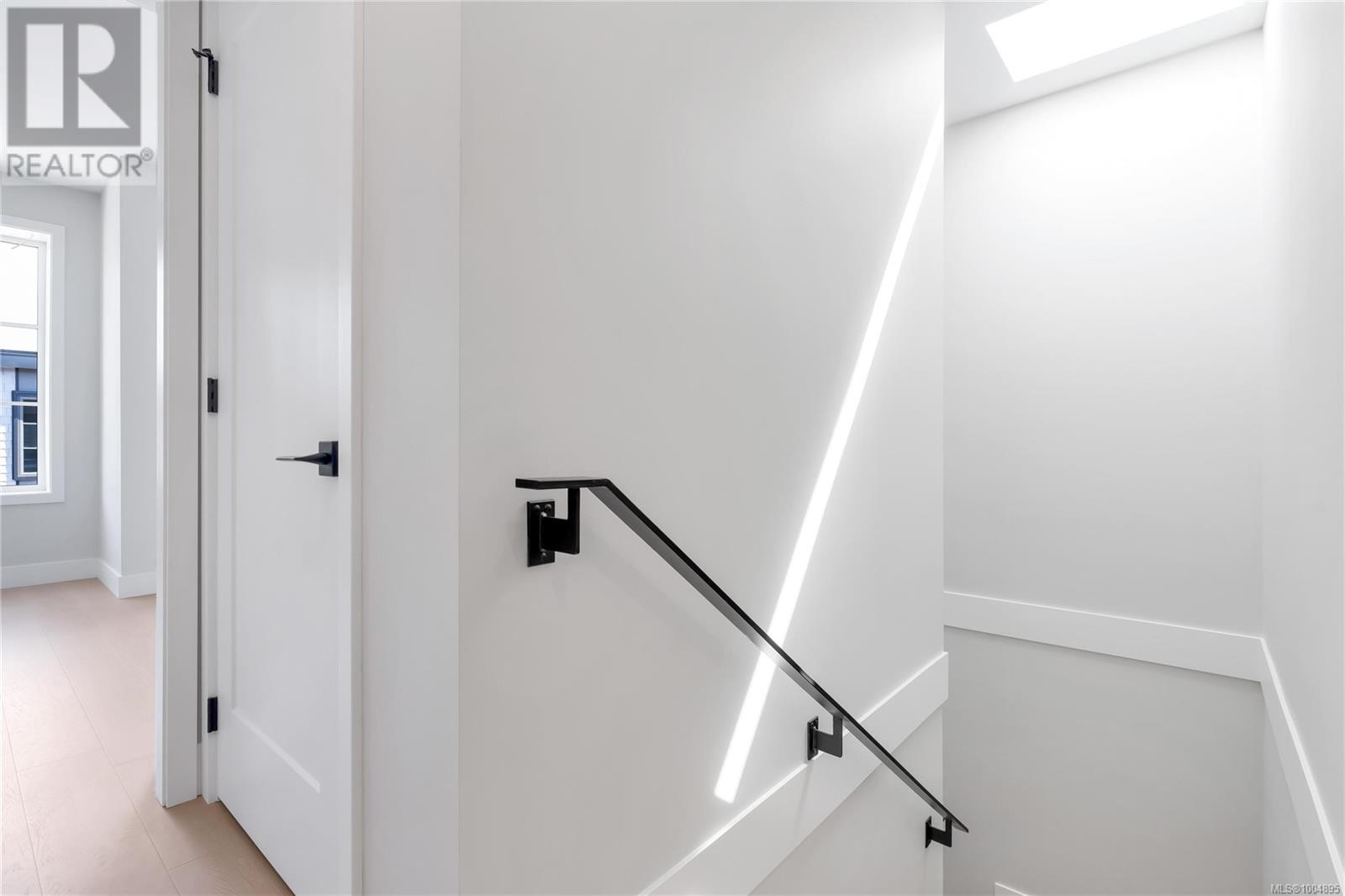 5 2590 Penrhyn St, Saanich, British Columbia V8N 1G3 - Photo 22 - 1004895