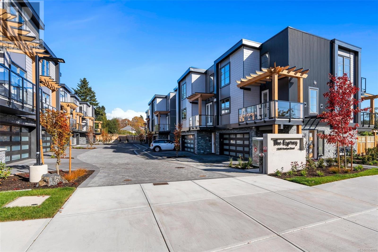 5 2590 Penrhyn St, Saanich, British Columbia