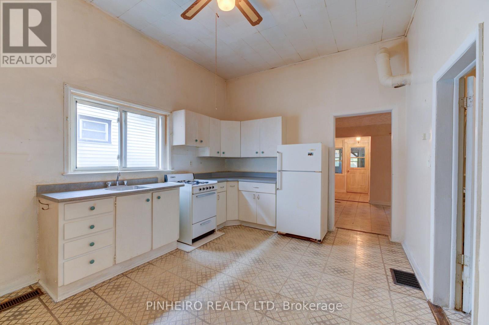 161 Dreaney Avenue, London East, Ontario  N5Z 1W9 - Photo 11 - X12250161