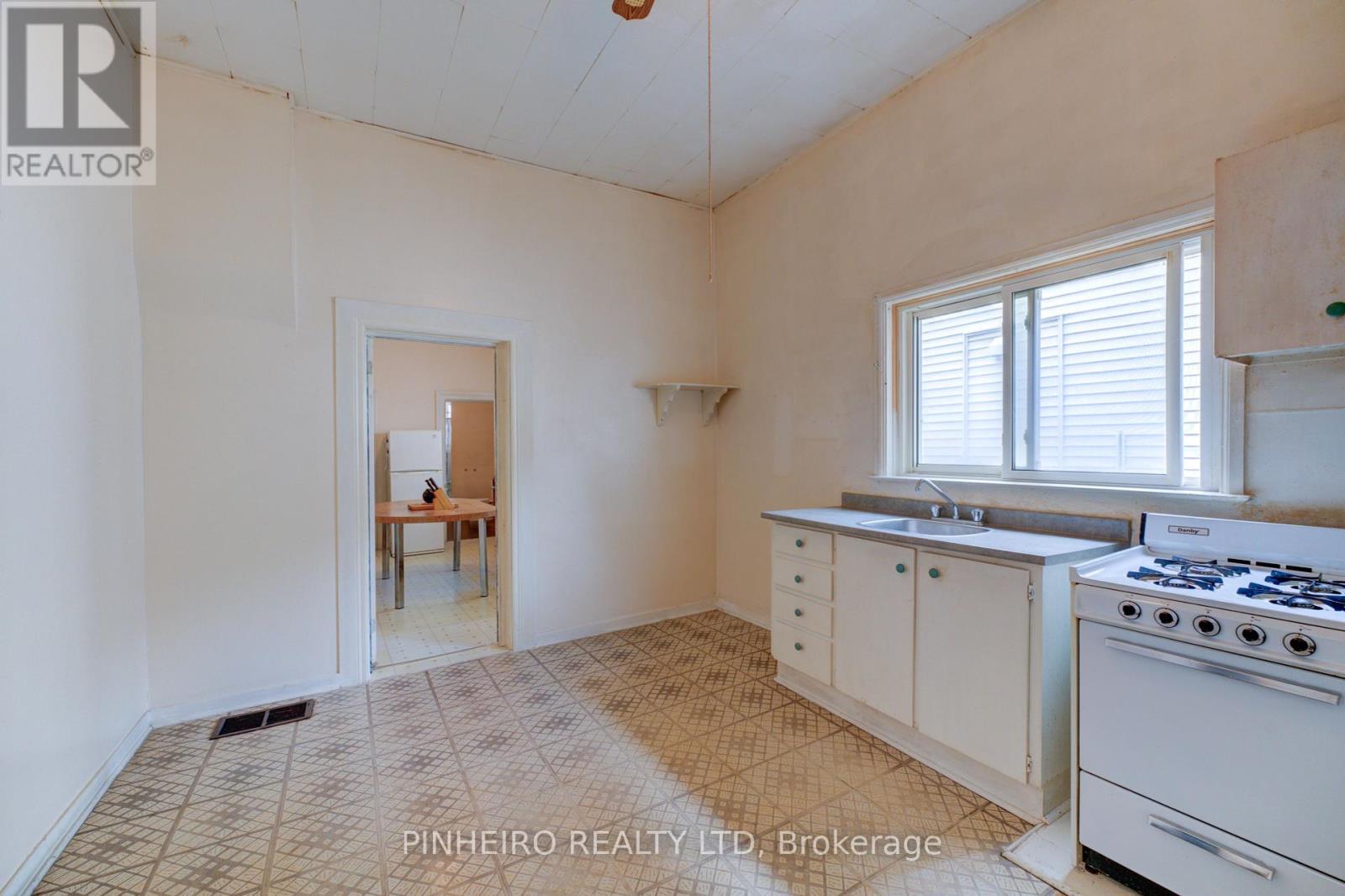 161 Dreaney Avenue, London East, Ontario  N5Z 1W9 - Photo 12 - X12250161