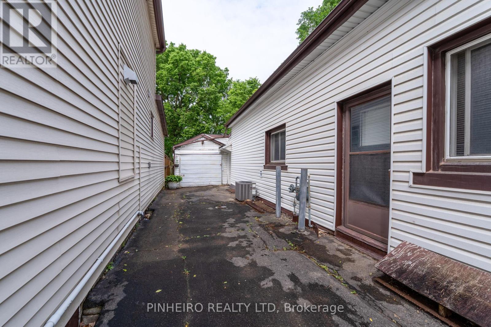 161 Dreaney Avenue, London East, Ontario  N5Z 1W9 - Photo 29 - X12250161