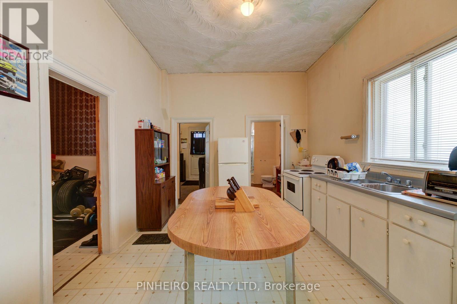 161 Dreaney Avenue, London East, Ontario  N5Z 1W9 - Photo 7 - X12250161