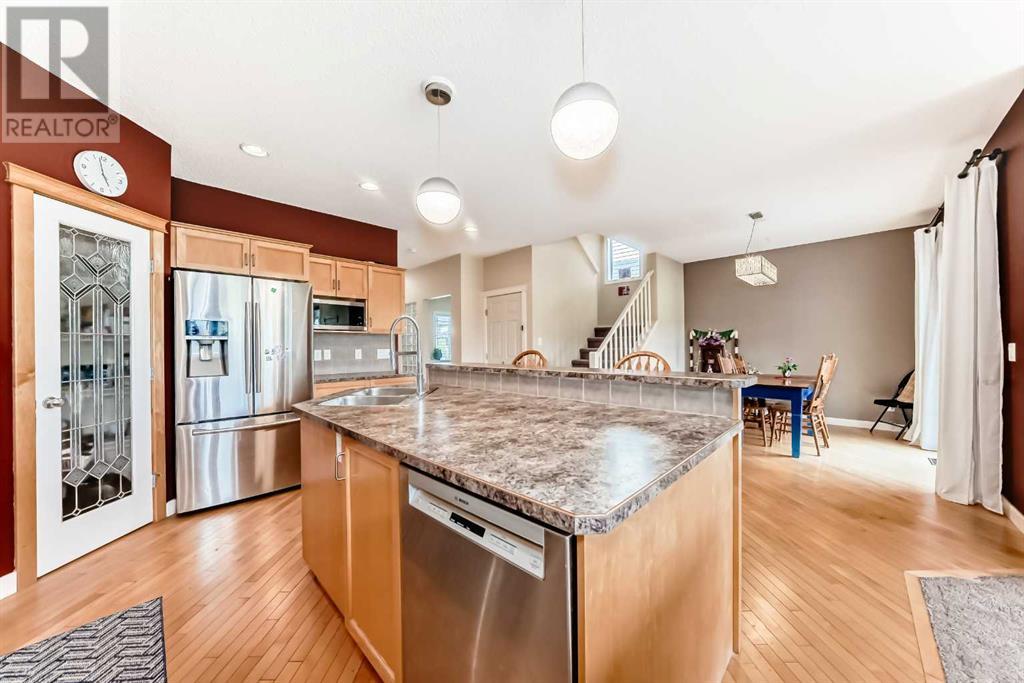 Property at 174 Brightonstone Landing SE image 4