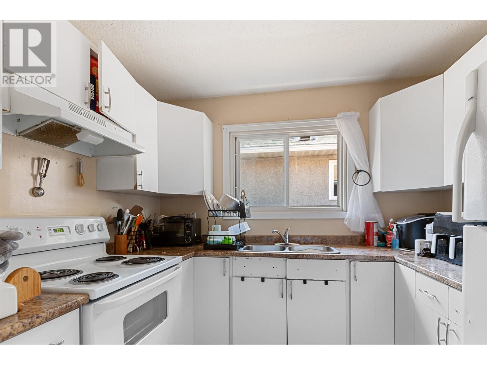 Property at 2637 QUINCE STREET image 4